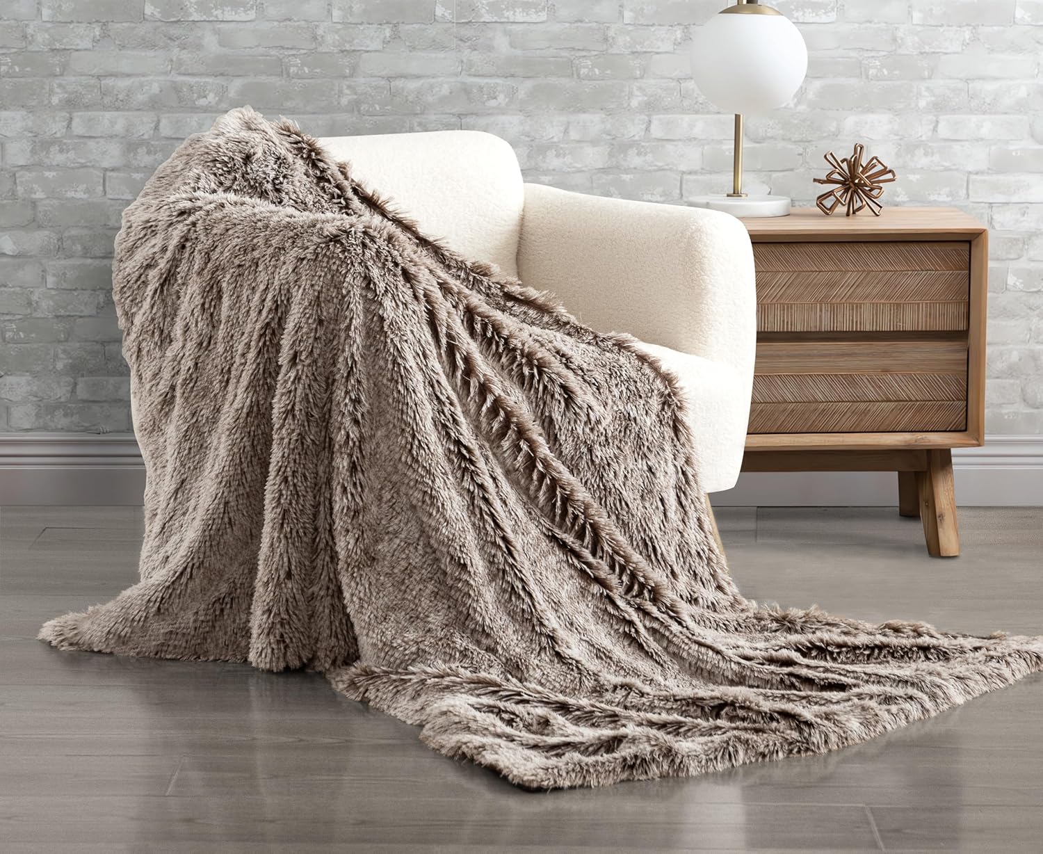 V439-TRSHAGGYCHEST-191083-01 Double Sided Fx Fur Shaggy Throw Blanket - Chestnut - Image 2