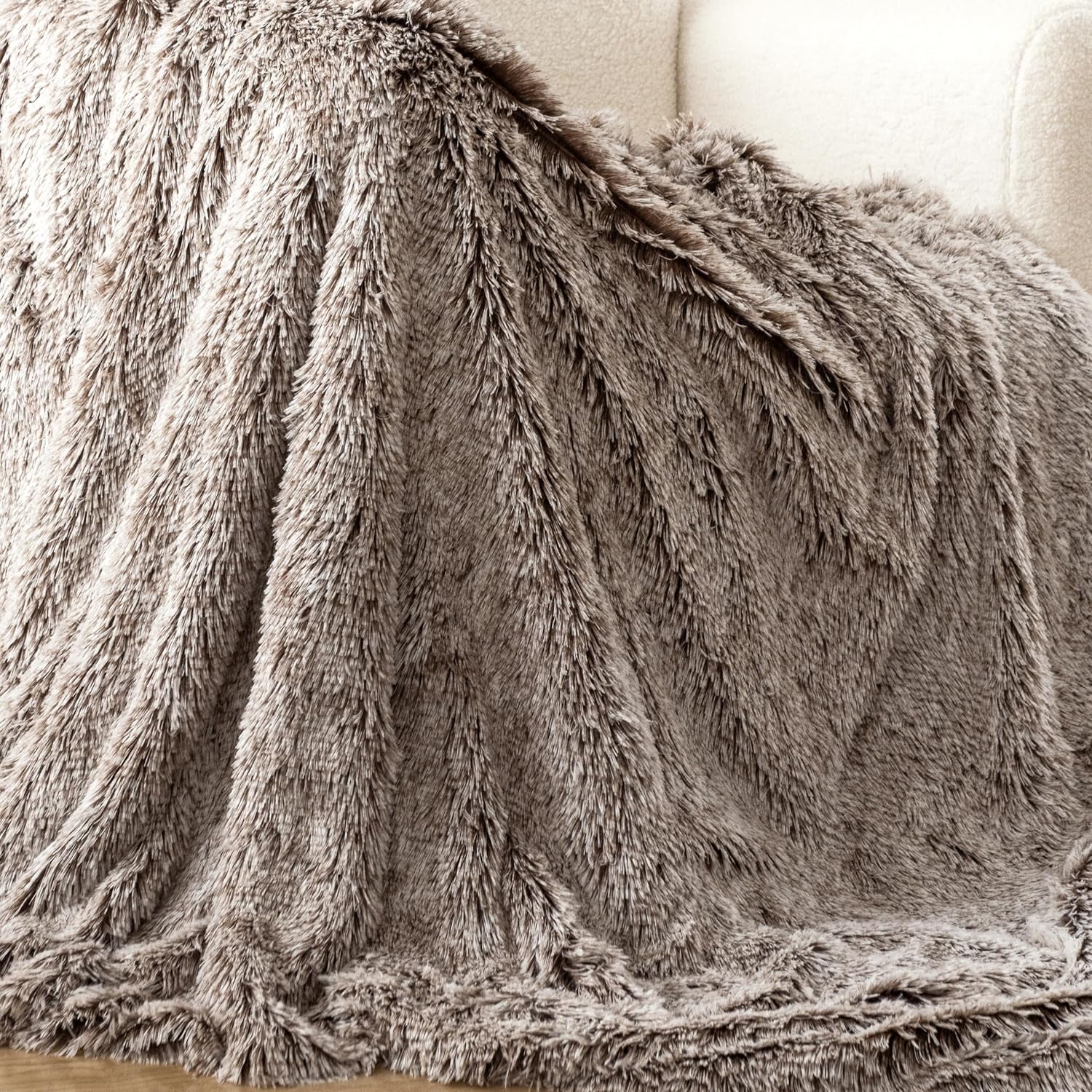 V439-TRSHAGGYCHEST-191083-03 Double Sided Fx Fur Shaggy Throw Blanket - Chestnut - Image 4