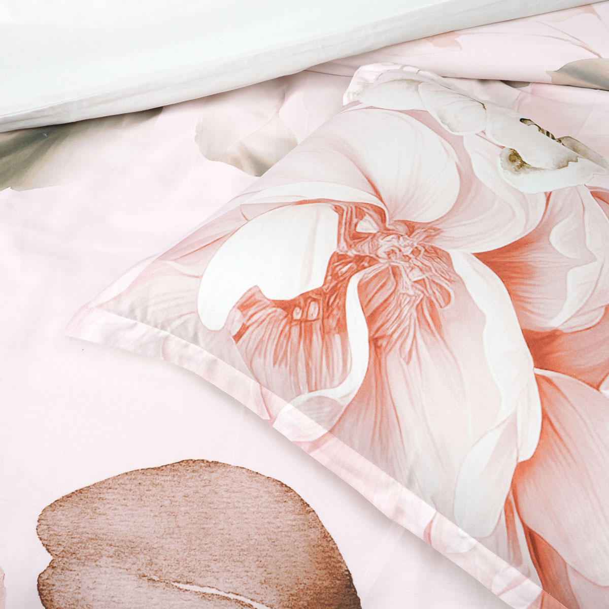 V442-BCA-QUILTCS-LAYLA-WHITE-KI-213150-03 Bianca Layla White Floral Printed Cotton Sateen Quilt Cover Set King - Image 4