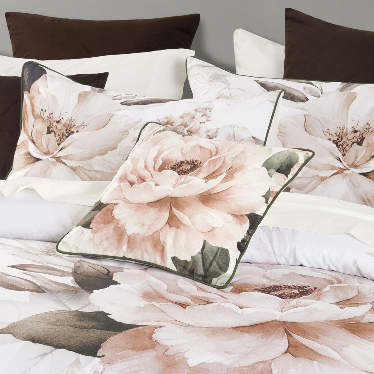 V442-BCA-QUILTCS-SOMERSET-WHITE-DS-202505231021-02 Bianca Somerset White Cotton Sateen Floral Quilt Cover Set Double - Image 3