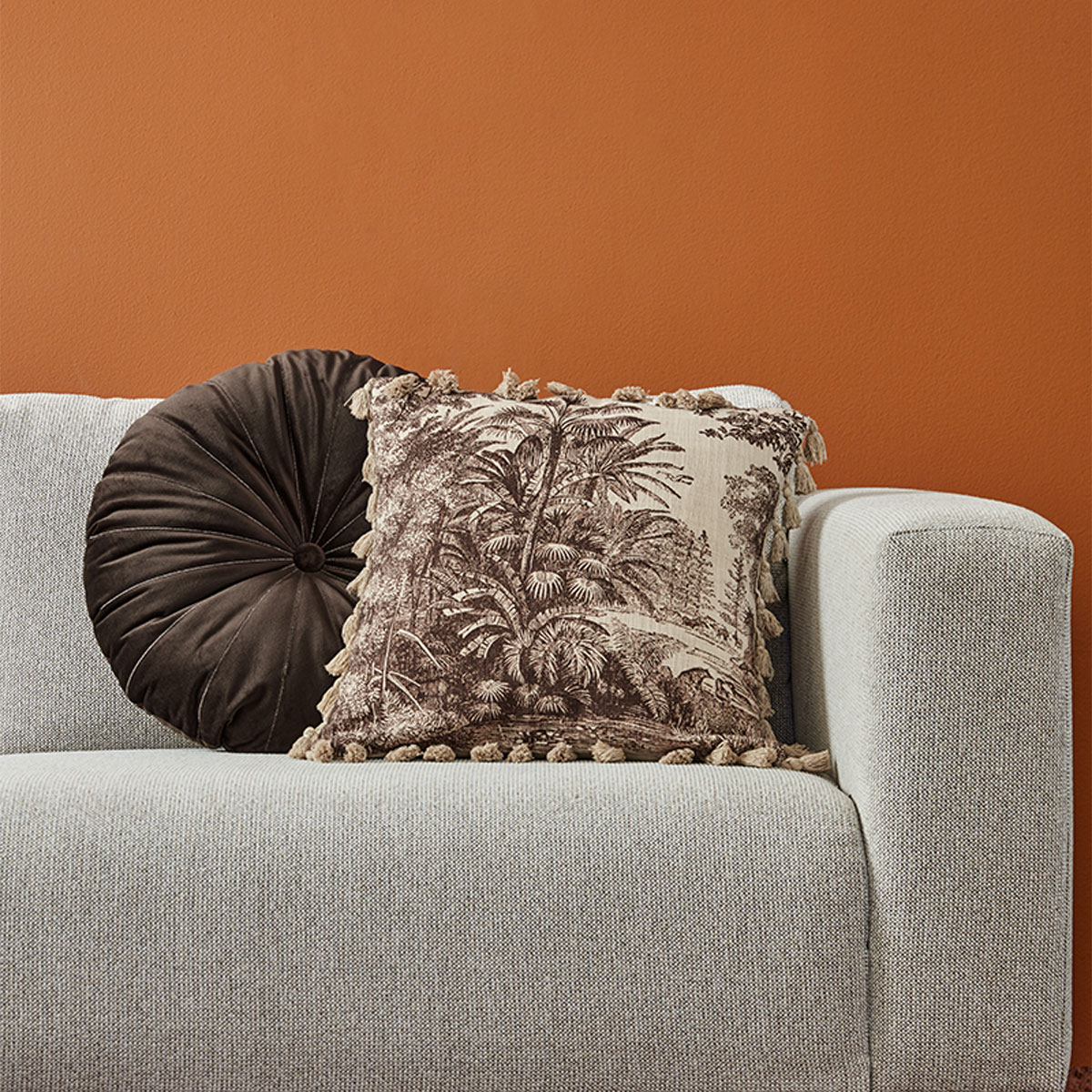 V442-HIN-CUSHION-MANDARIN-BROWN-RD-202505231010-05 KAAT Amsterdam Mandarin Brown Round Filled Cushion 40cm Diameter - Image 6