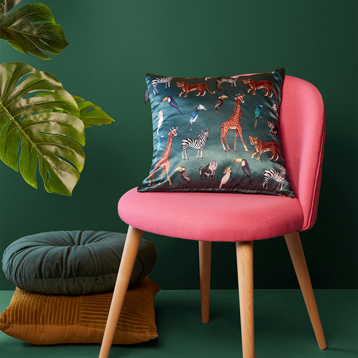 V442-HIN-CUSHION-MANDARIN-DARKGREEN-RD-202505231007-03 KAAT Amsterdam Mandarin Dark Green Round Filled Cushion 40cm Diameter - Image 4