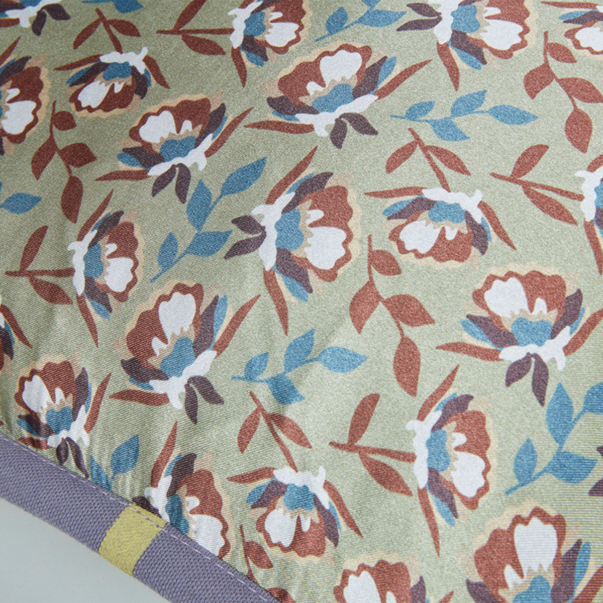 V442-HIN-CUSHION-NANOUK-PASTEL-RE-202505230953-02 KAAT Amsterdam Nanouk Pastel Floral Oblong Filled Cushion 30cm x 50cm - Image 3