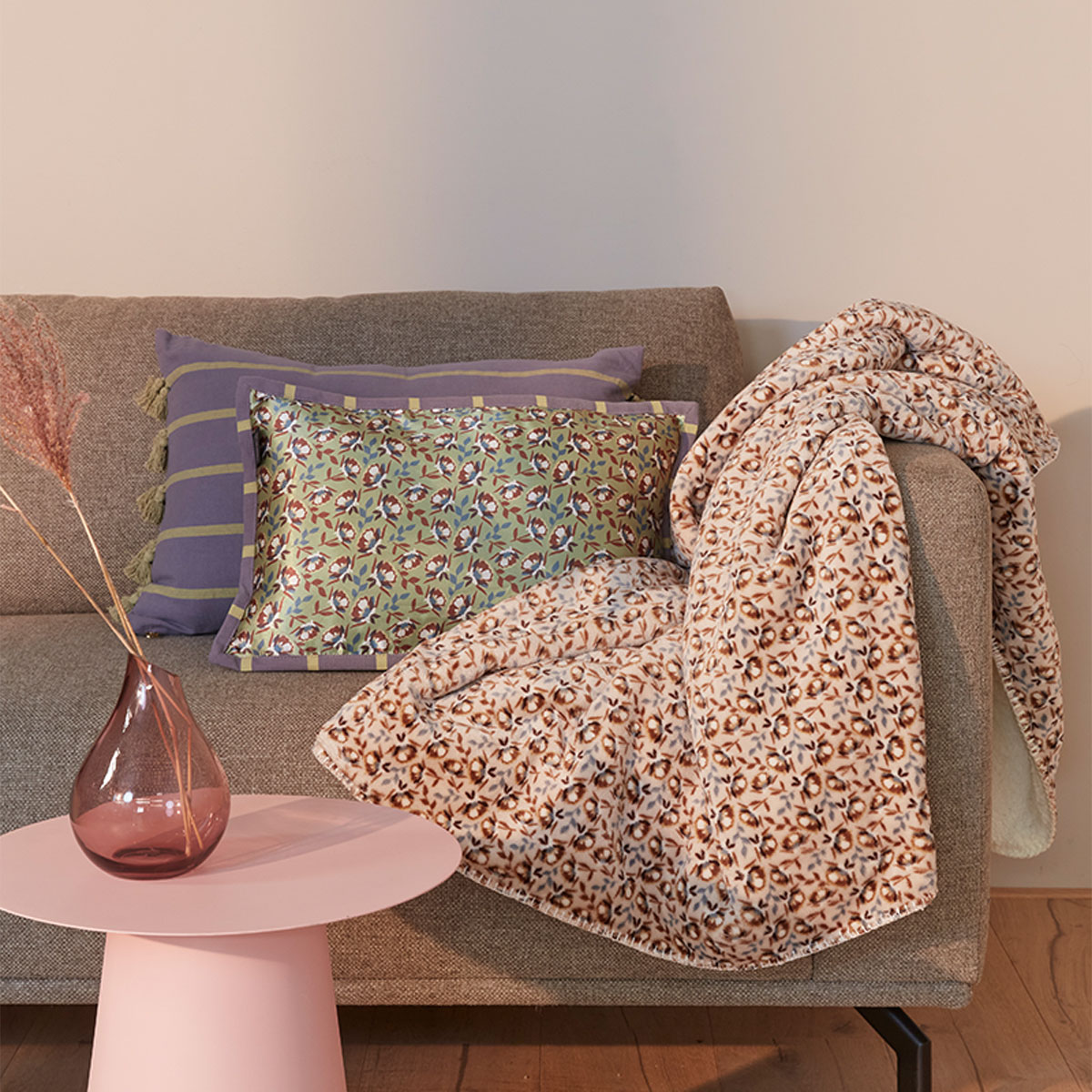 V442-HIN-CUSHION-NANOUK-PASTEL-RE-202505230953-03 KAAT Amsterdam Nanouk Pastel Floral Oblong Filled Cushion 30cm x 50cm - Image 4