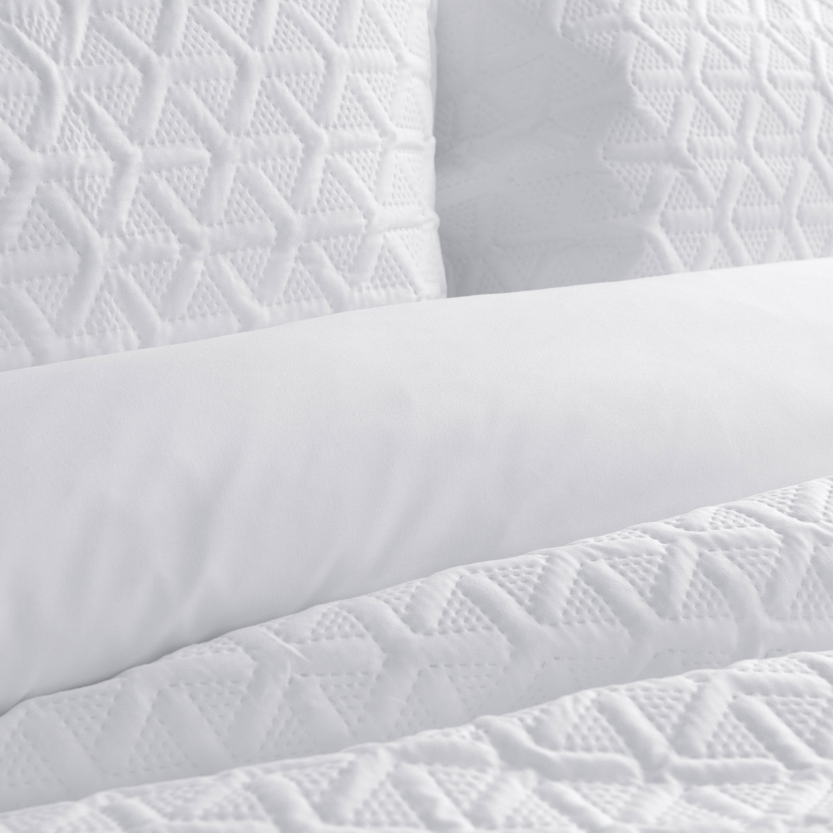 V442-INT-QUILTCS-LEONARDO-WHITE-DS-143740-02 Ardor Leonardo White Embossed Quilt Cover Set Double - Image 3