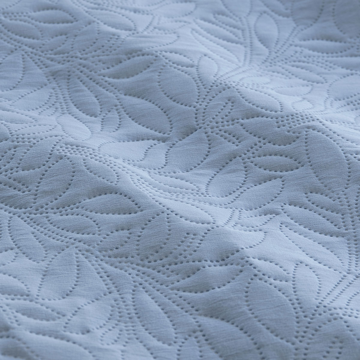 V442-INT-QUILTCS-LOTTIE-BLUEBELL-KI-144522-03 Ardor Lottie Bluebell Pinsonic Embossed Quilt Cover Set King - Image 4