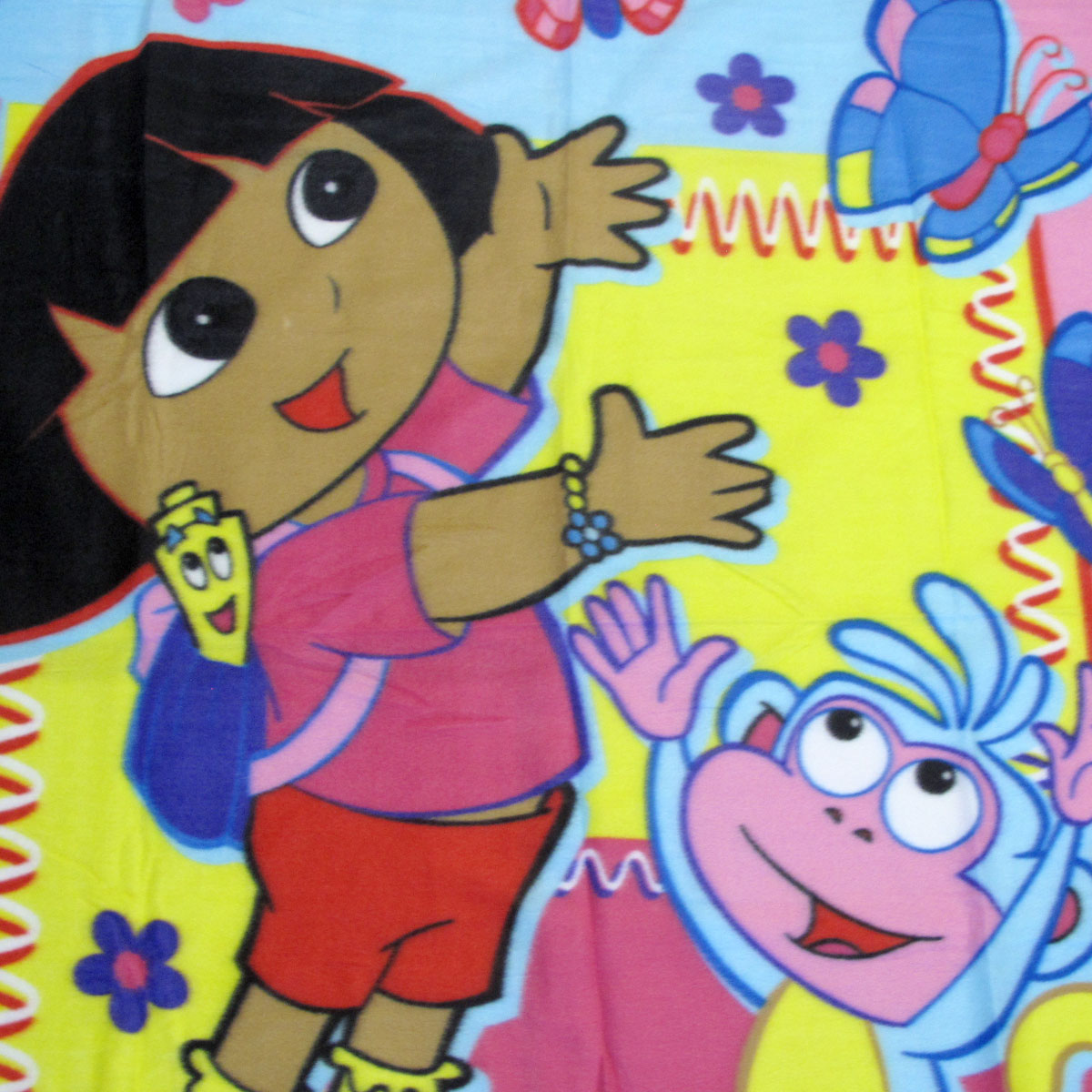 V442-UGG-THROW-DORATHEEXPLORER-PINK-RE-215409-02 Dora The Explorer Printed Polar Fleece Throw Rug 130 x 160 cm - Image 3