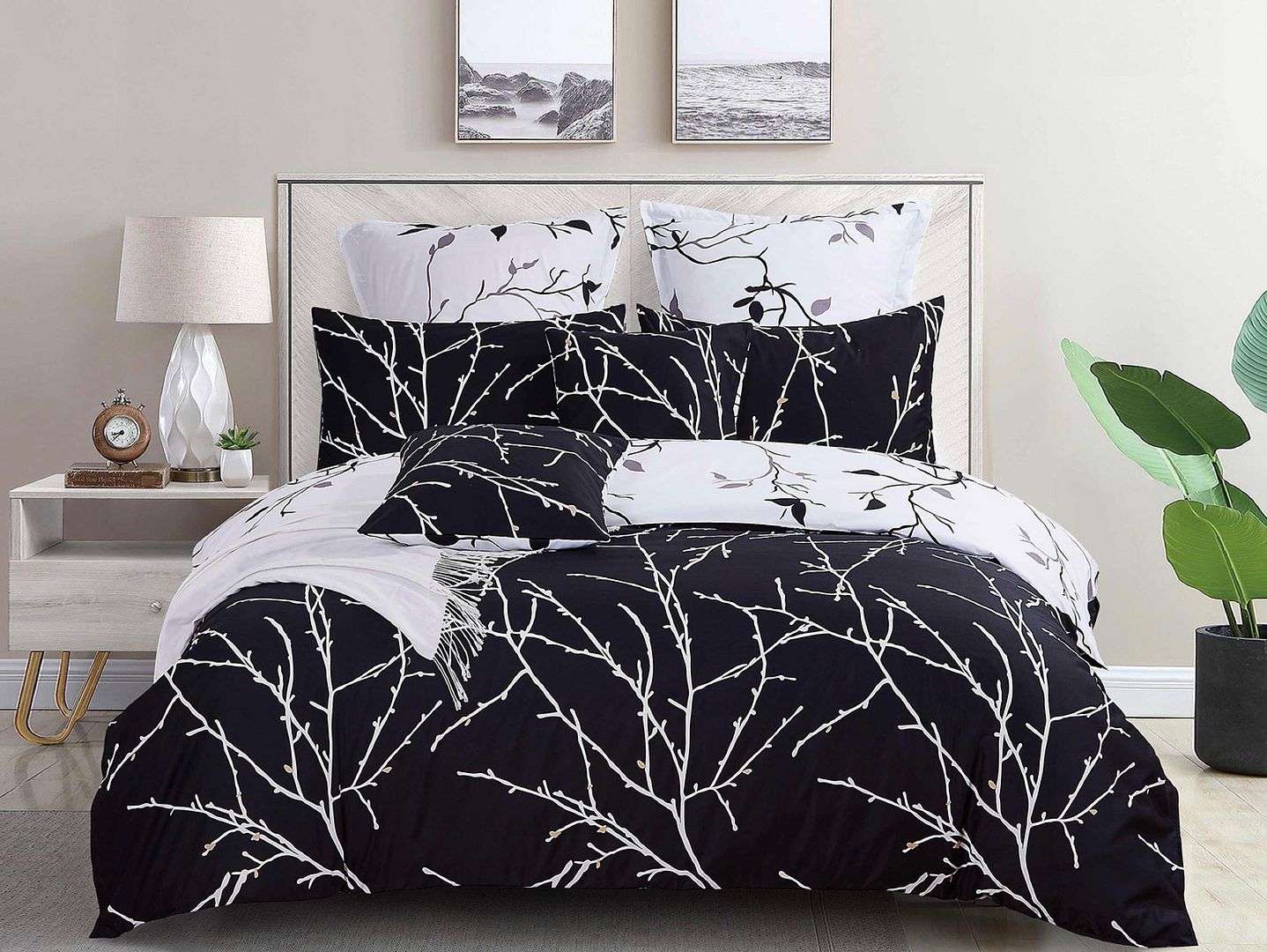 V493-MD-411-88238-00 Tree Reversible Double Size Quilt/Duvet Cover Set - Black - Image 1