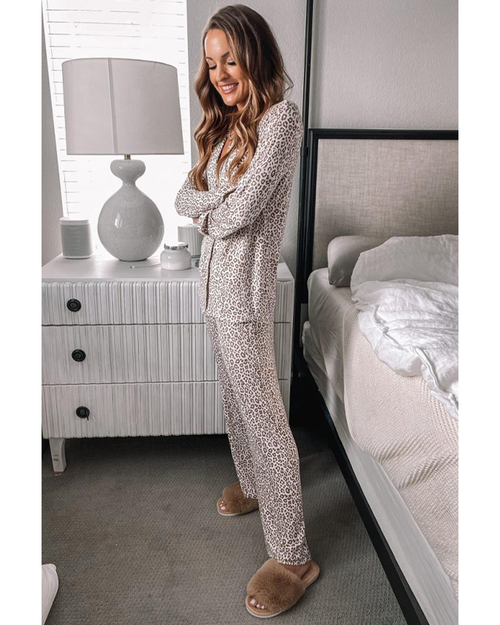 V539-AZEXDC151070-P120-XL-202508270835-00 White Leopard Print Long Sleeve and Pants Pajamas Set - XL - Image 1