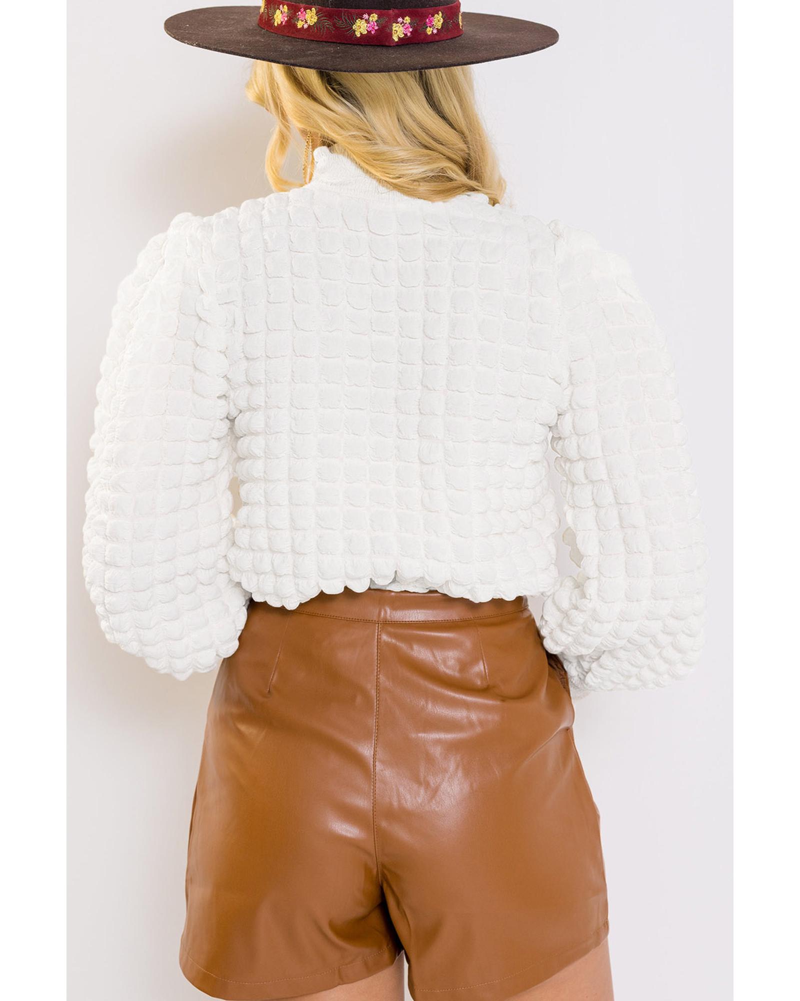 V539-AZEXDC25124432-P101-L-202508271550-00 White Textured Smocked Mock Neck Puff Sleeve Blouse - L - Image 1