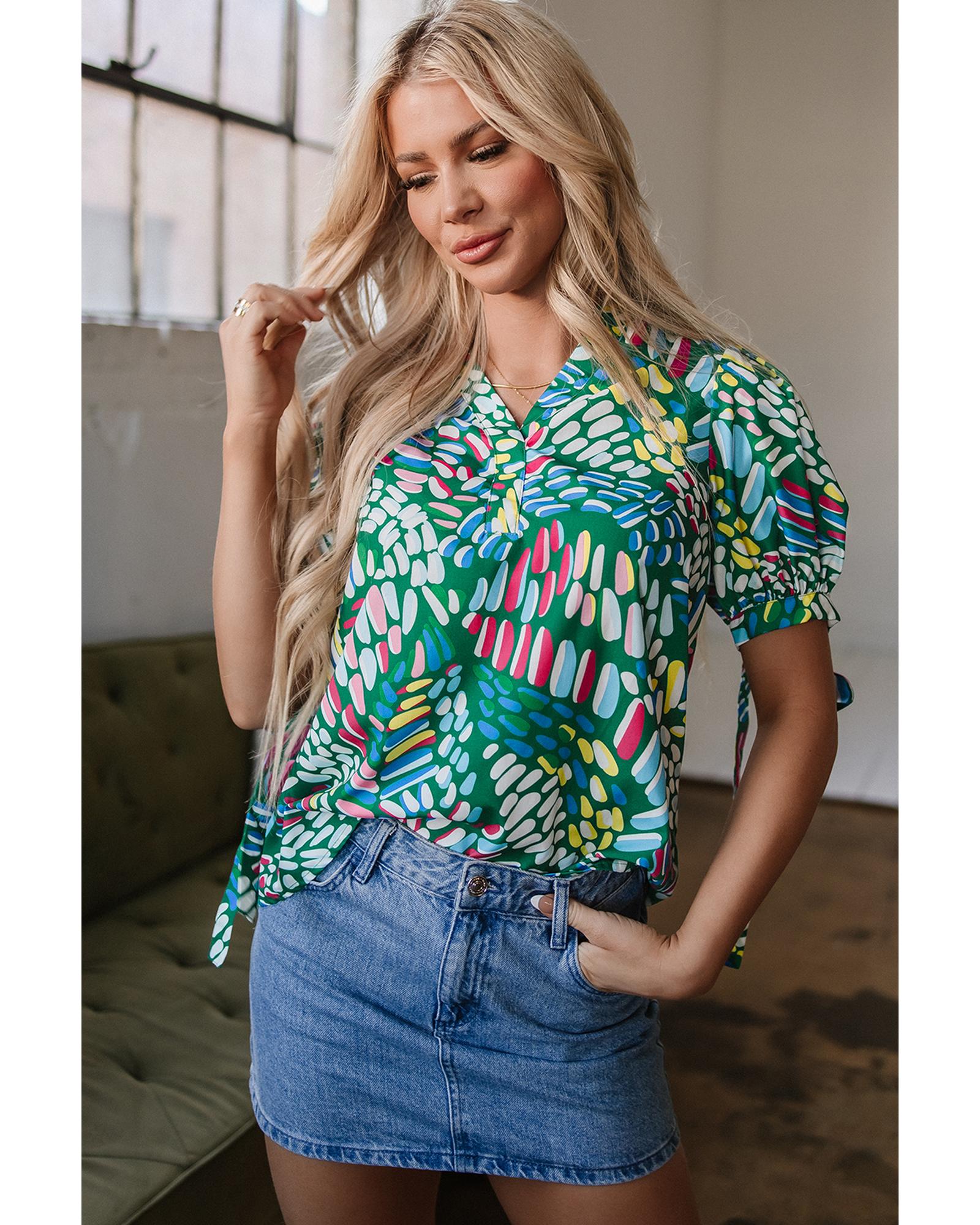 V539-AZEXDC25130644-P920-M-202508270805-00 Green Brushwork Geometric Print Puff Sleeve Notched Neck Blouse - M - Image 1