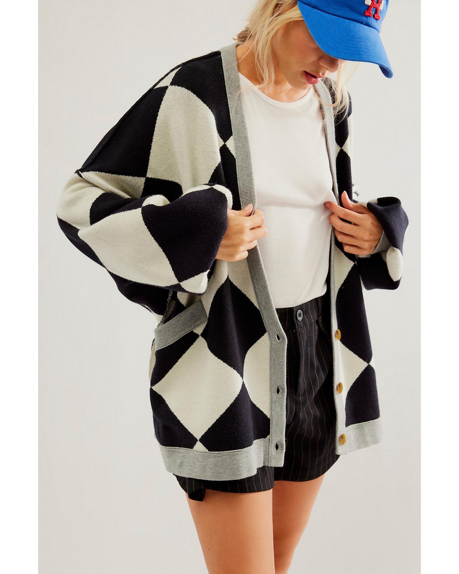 V539-AZEXDC2711645-P222-M-202508300625-03 Black Colorblock Drop Shoulder Buttoned Loose Cardigan - M - Image 4