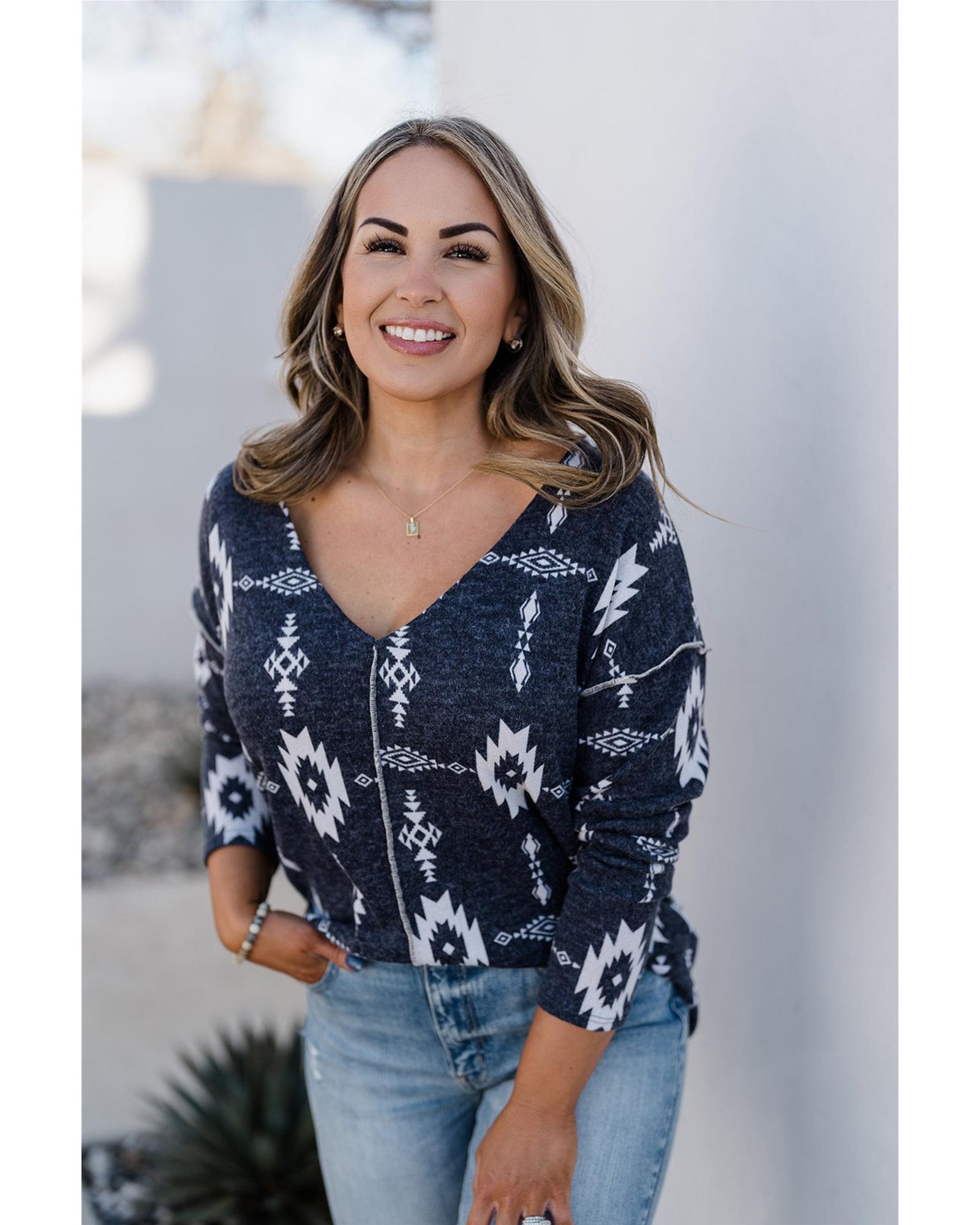 V539-AZEXPL2511281-11-2X-202506182017-00 Gray Plus Size Aztec Print Exposed Seam Top - 2X - Image 1