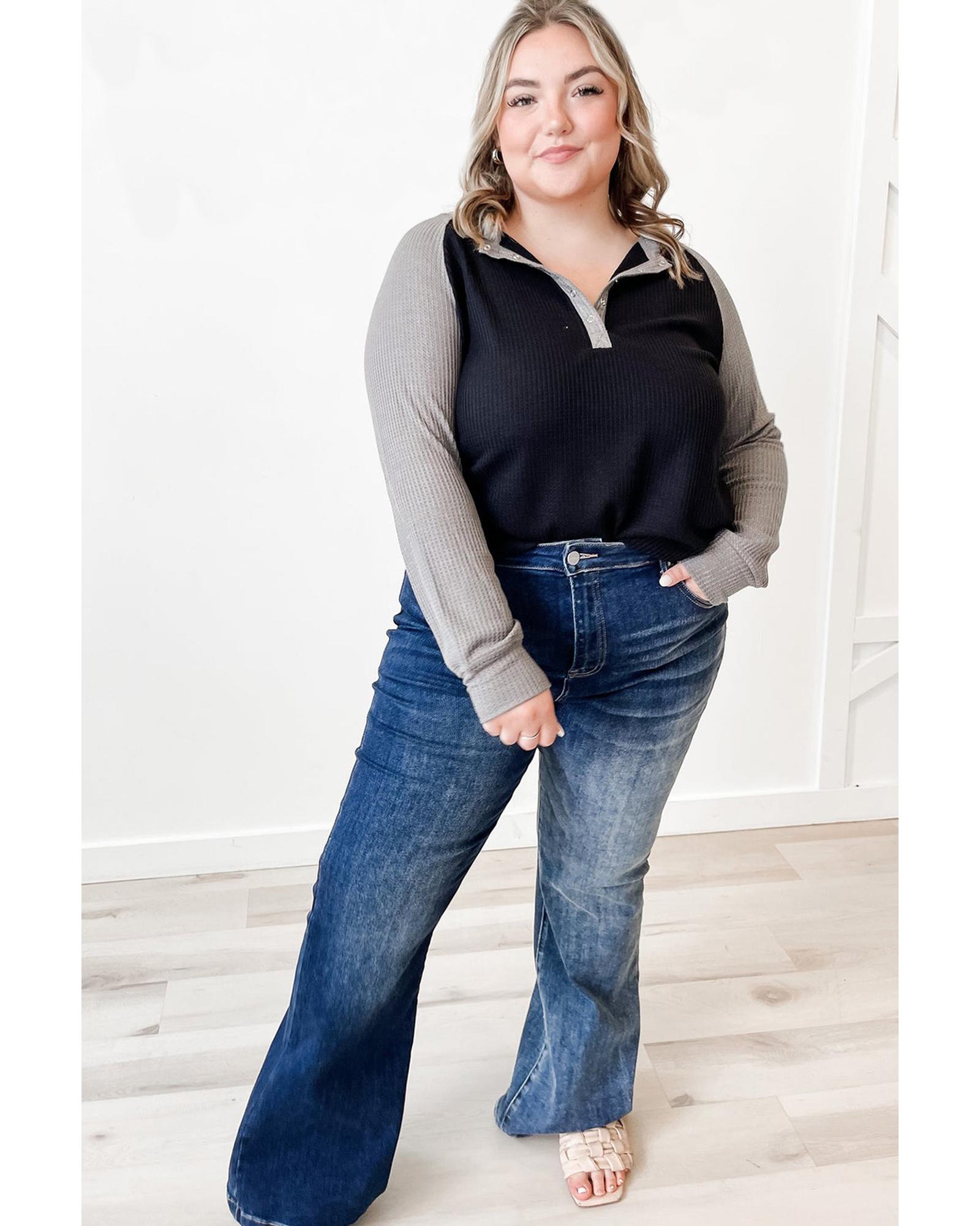 V539-AZEXPL2511686-P2-2X-202508310300-00 Black Color Contrast Waffle Knit Buttoned Plus Size Top - 2X - Image 1