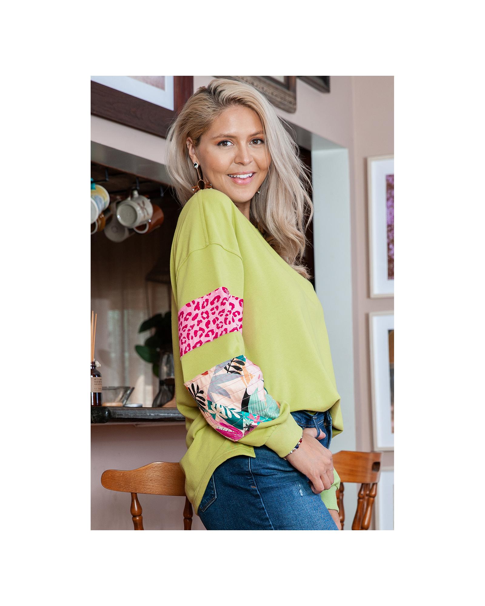 V539-AZEXPL253596-P920-2X-202508300930-00 Green Plus Size Printed Patchwork Sleeve Split Sweatshirt - 2X - Image 1