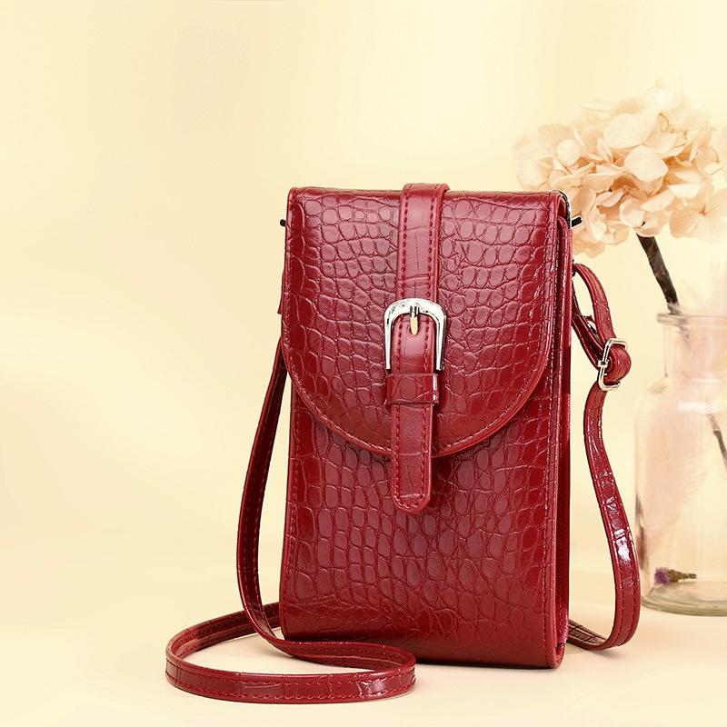 V562-A1034092060DBT-202505191618-00 Stylish Crocodile Print Shoulder Bag - Red - Image 1