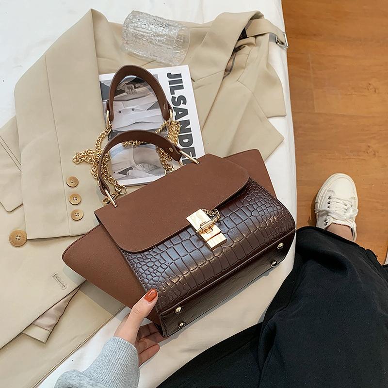 V562-A1073514060DBT-202503041315-01 Versatile Vintage Wing Crossbody Bag with Frosted Finish and Chain - Khaki - Image 2