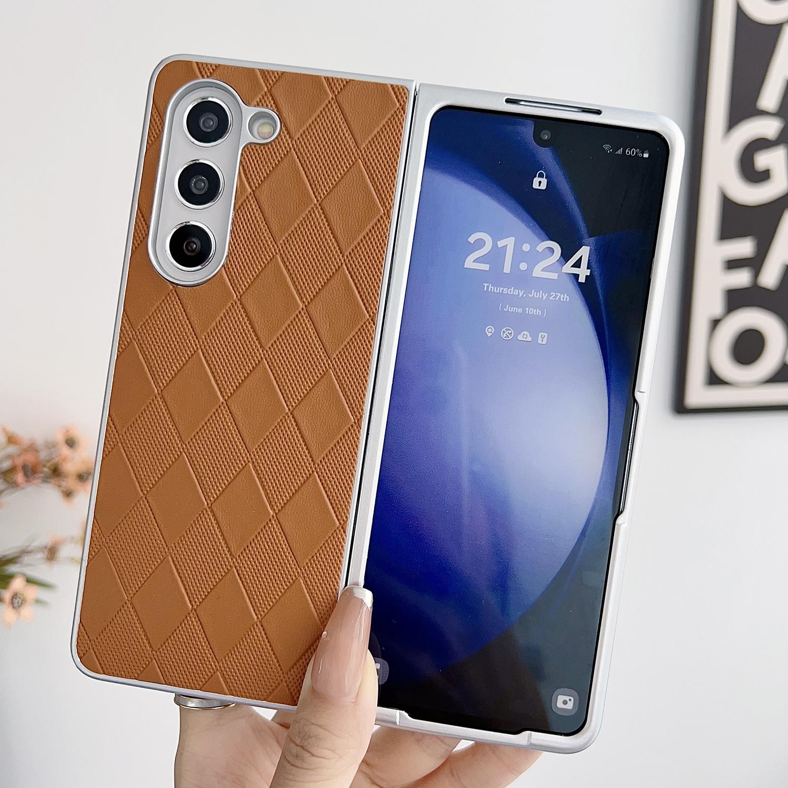 V562-A206712600ADE-202505221925-02 For Samsung Galaxy Z Fold4 5G Checkered Leather Phone Case With Pearlescent Finish - Brown - Image 3