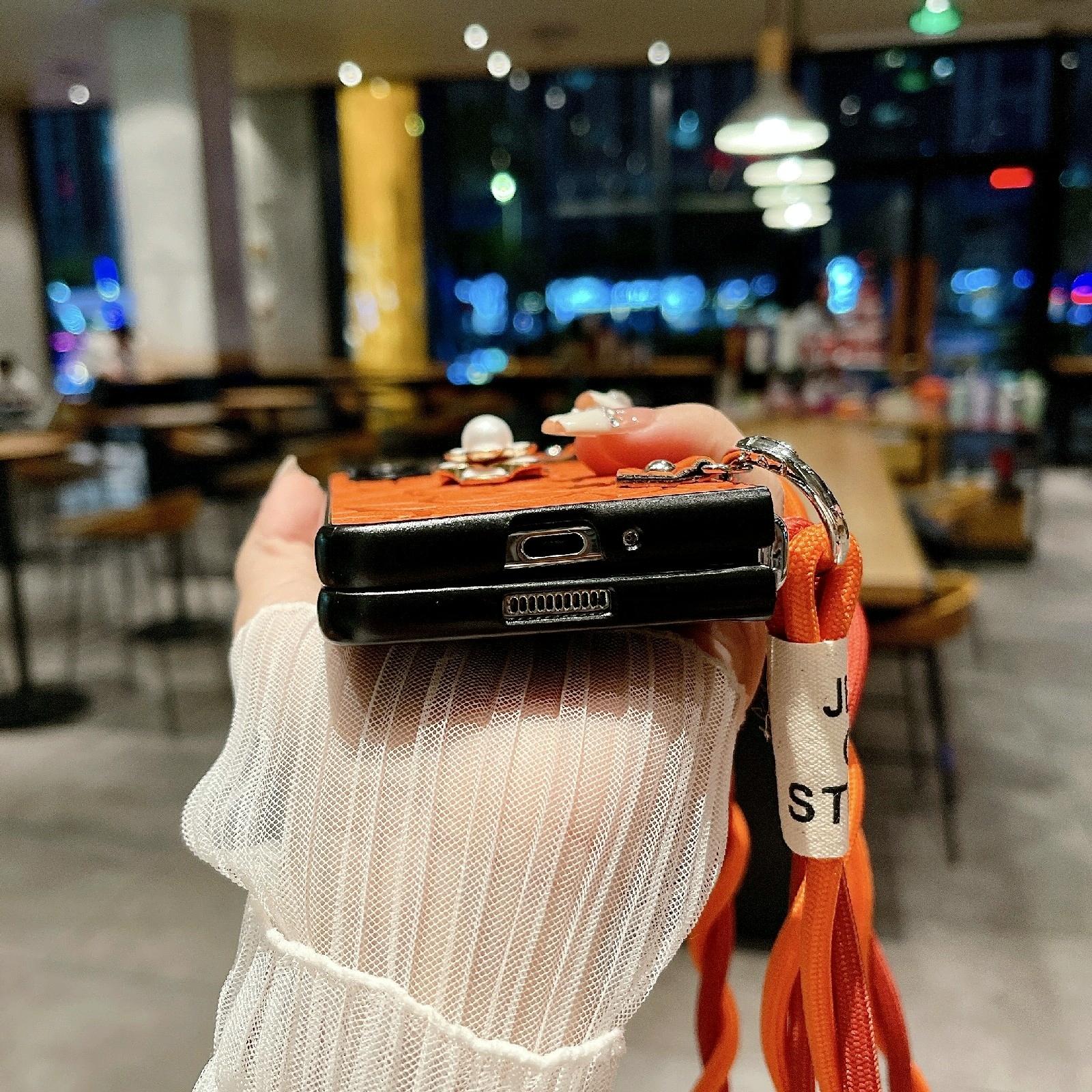 V562-A502500600ADE-202505221915-05 For Samsung Galaxy Z Fold4 5G Camellia Pattern Phone Case With Lanyard - White - Image 6