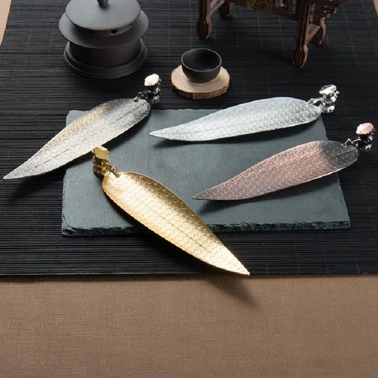 V562-B107091550DBT-202503041651-05 Large Sandalwood Incense Sticks with Leaf Ornaments - Gold - Image 6