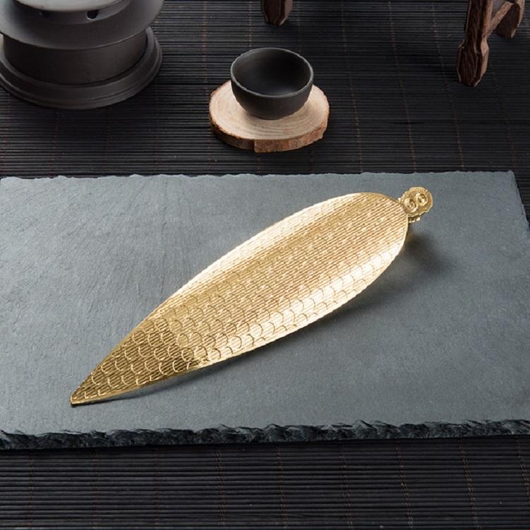 V562-B107091550DBT-202503041651-08 Large Sandalwood Incense Sticks with Leaf Ornaments - Gold - Image 9