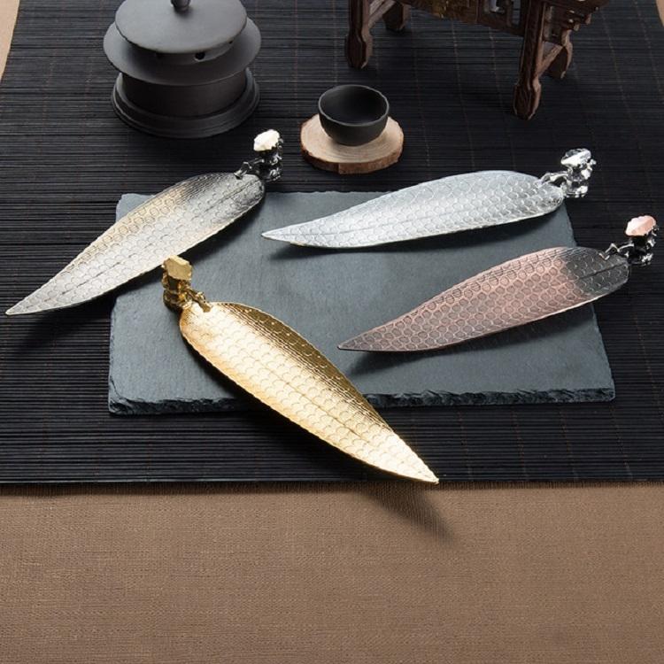 V562-B107091550DBT-202503041651-15 Large Sandalwood Incense Sticks with Leaf Ornaments - Gold - Image 16