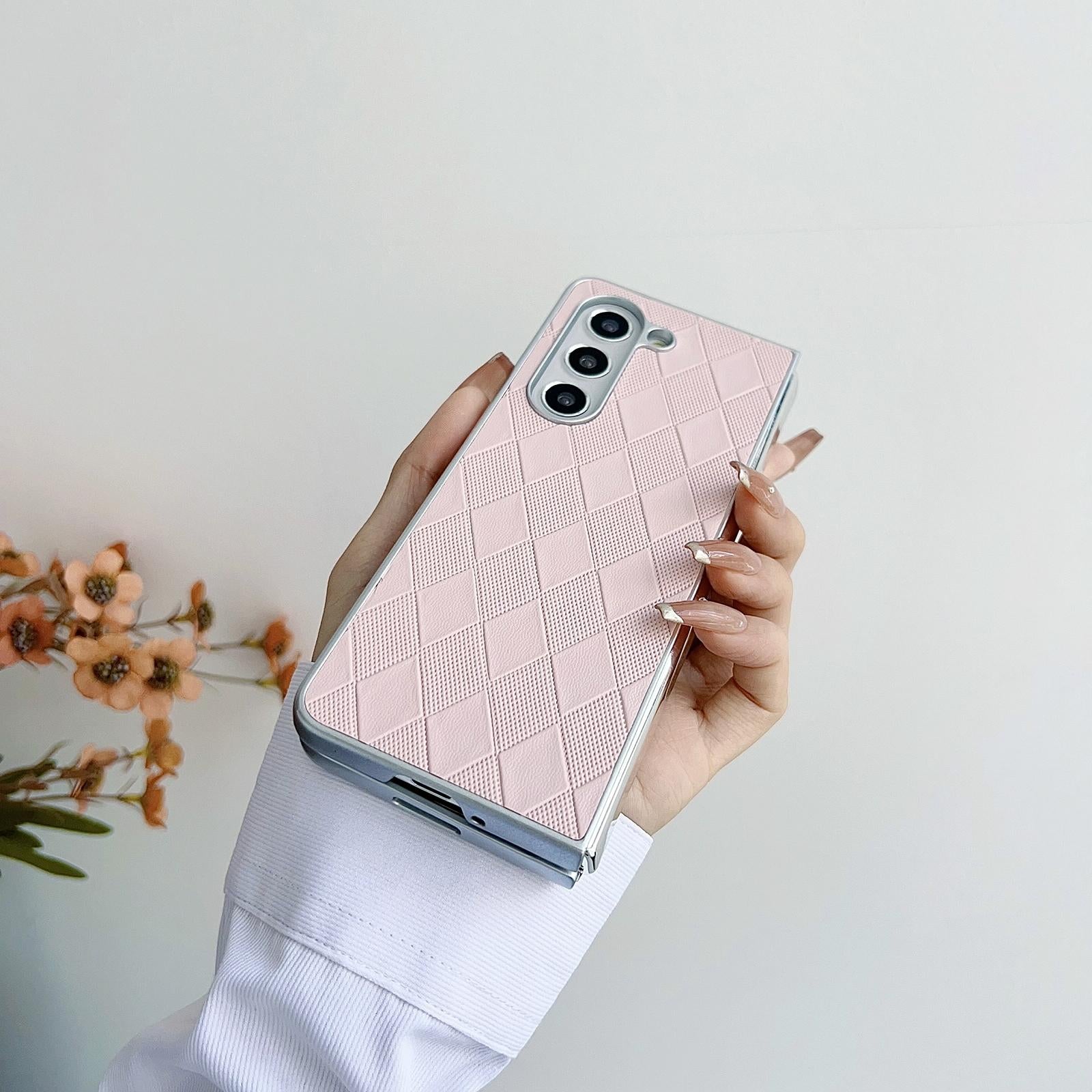 V562-B206712600ADE-202505221925-10 For Samsung Galaxy Z Fold4 5G Checkered Leather Phone Case With Pearlescent Finish - Silver - Image 11