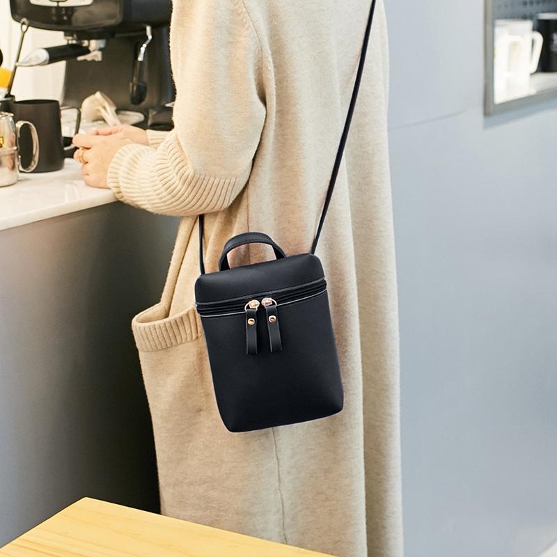 V562-B6230GO-202504251741-00 Simple Casual Shoulder Messenger Bag Small Crossbody Bucket Bag For Women - Black - Image 1