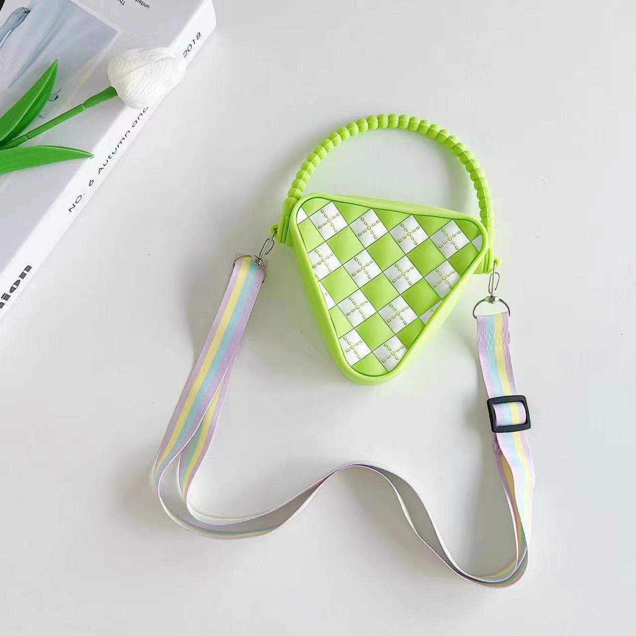 V562-D103422200AYS-202505191515-00 Mini Diamond Shaped Silicone Shoulder Bag - Green - Image 1