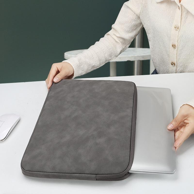 V562-F1044833060DBT-202504022120-05 Lightweight Waterproof Lambskin Laptop Sleeve - 13.3 Inches - Deep Gray With Bag - Image 6