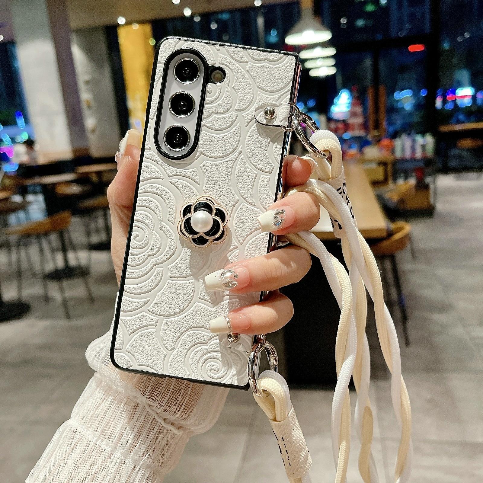 V562-F502500600ADE-202505221915-08 For Samsung Galaxy Z Fold4 5G Camellia Pattern Phone Case With Lanyard - Red - Image 9