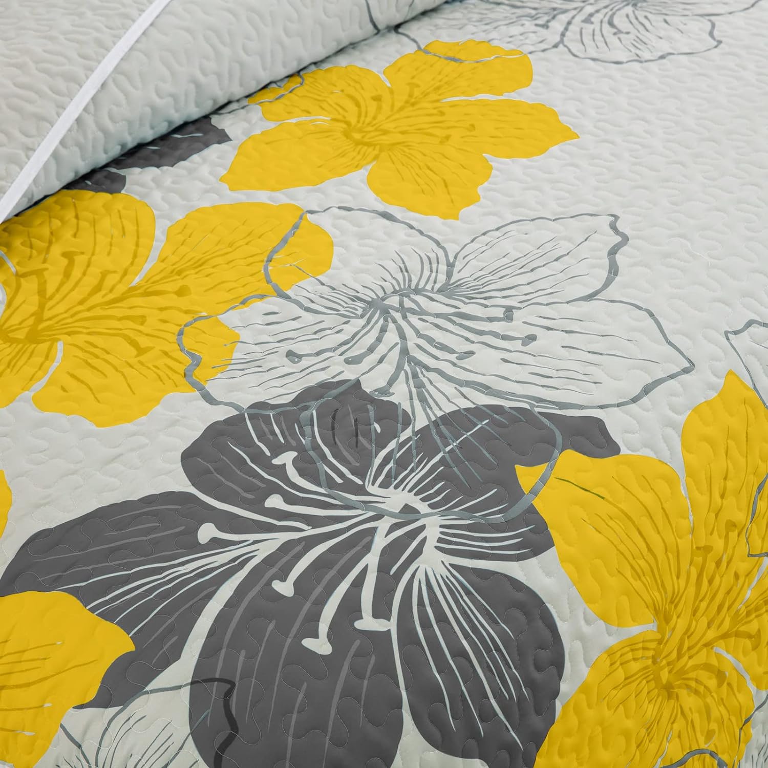 V745-MAC080162Q12U-190943-03 Delicate Quilted Coverlet and Pillowcases Set: Soft Touch for a Restful Night - Queen size - Image 4