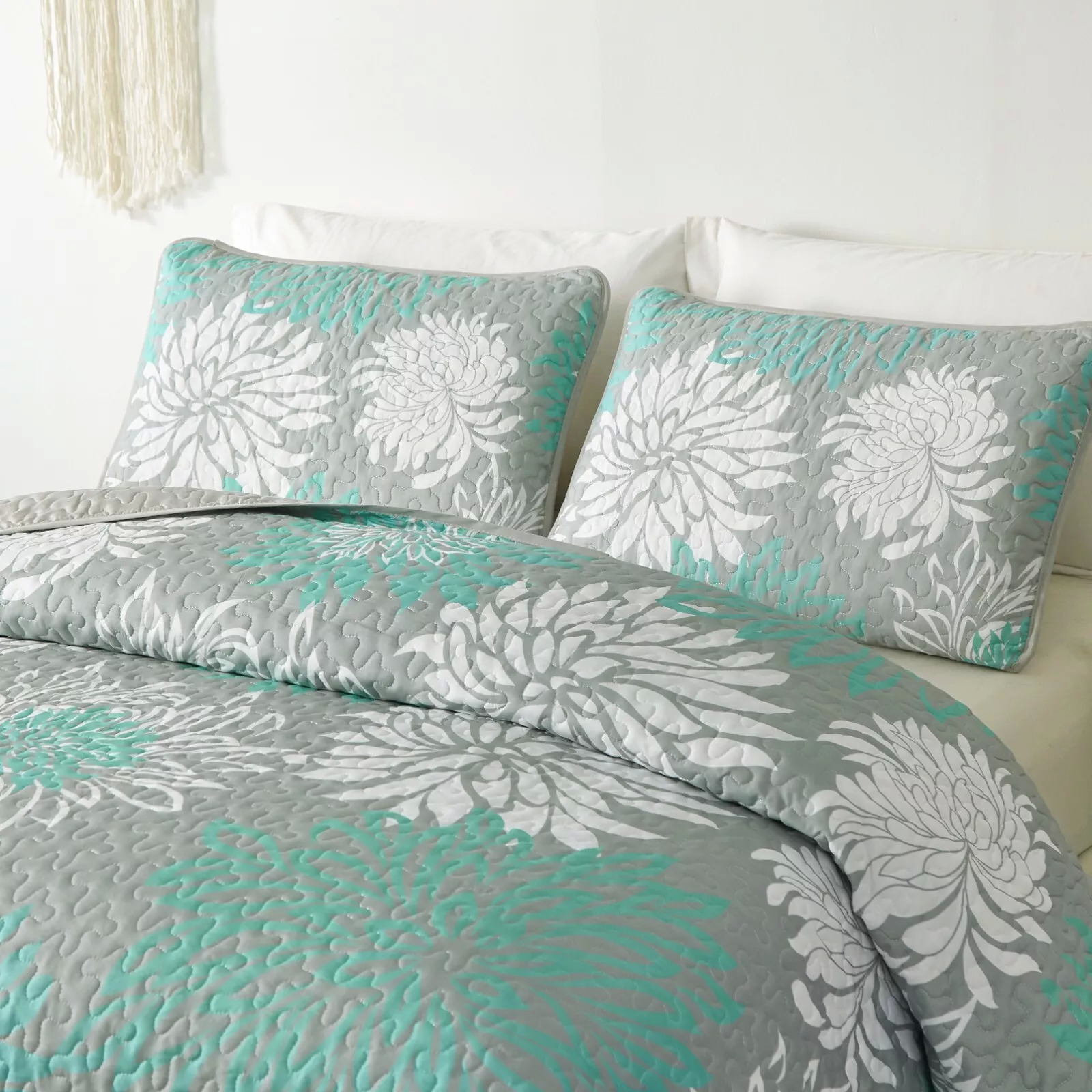 V745-MAC080164Q13U-190953-01 Elegant Quilted Bedspread and Pillowcases Set: Infuse Your Bedroom with Charm - Queen size - Image 2