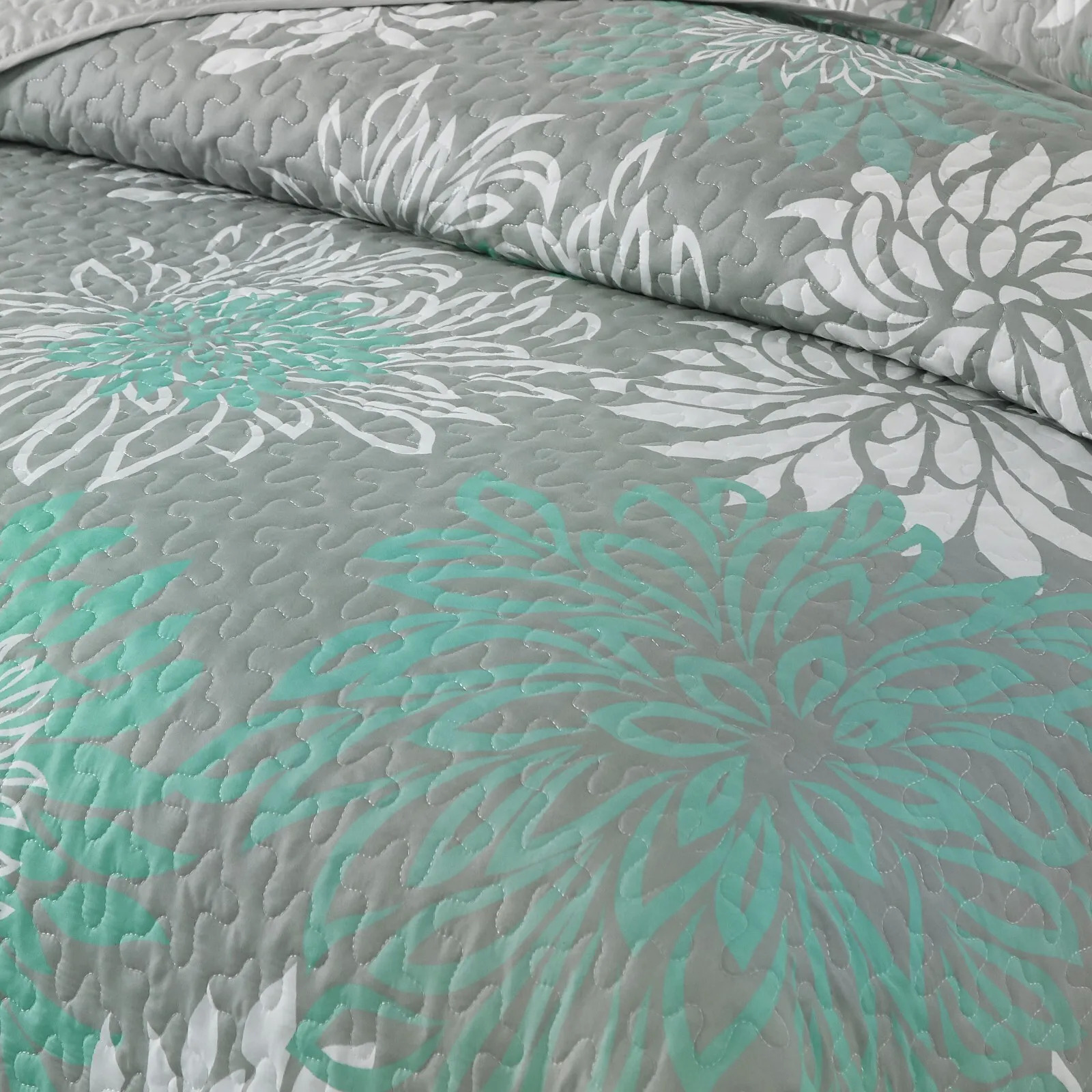 V745-MAC080164Q13U-190953-03 Elegant Quilted Bedspread and Pillowcases Set: Infuse Your Bedroom with Charm - Queen size - Image 4