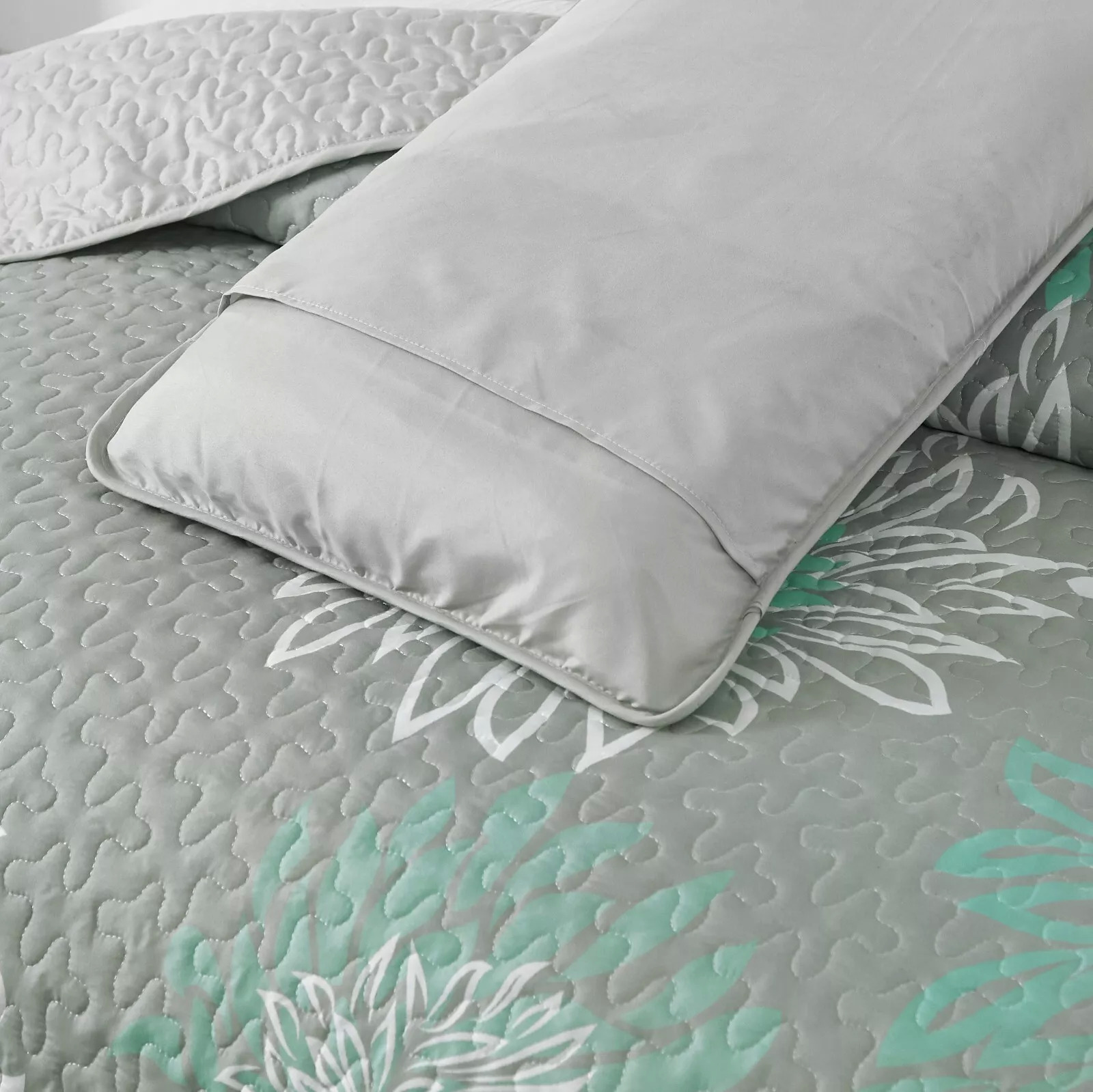 V745-MAC080164Q13U-190953-06 Elegant Quilted Bedspread and Pillowcases Set: Infuse Your Bedroom with Charm - Queen size - Image 7