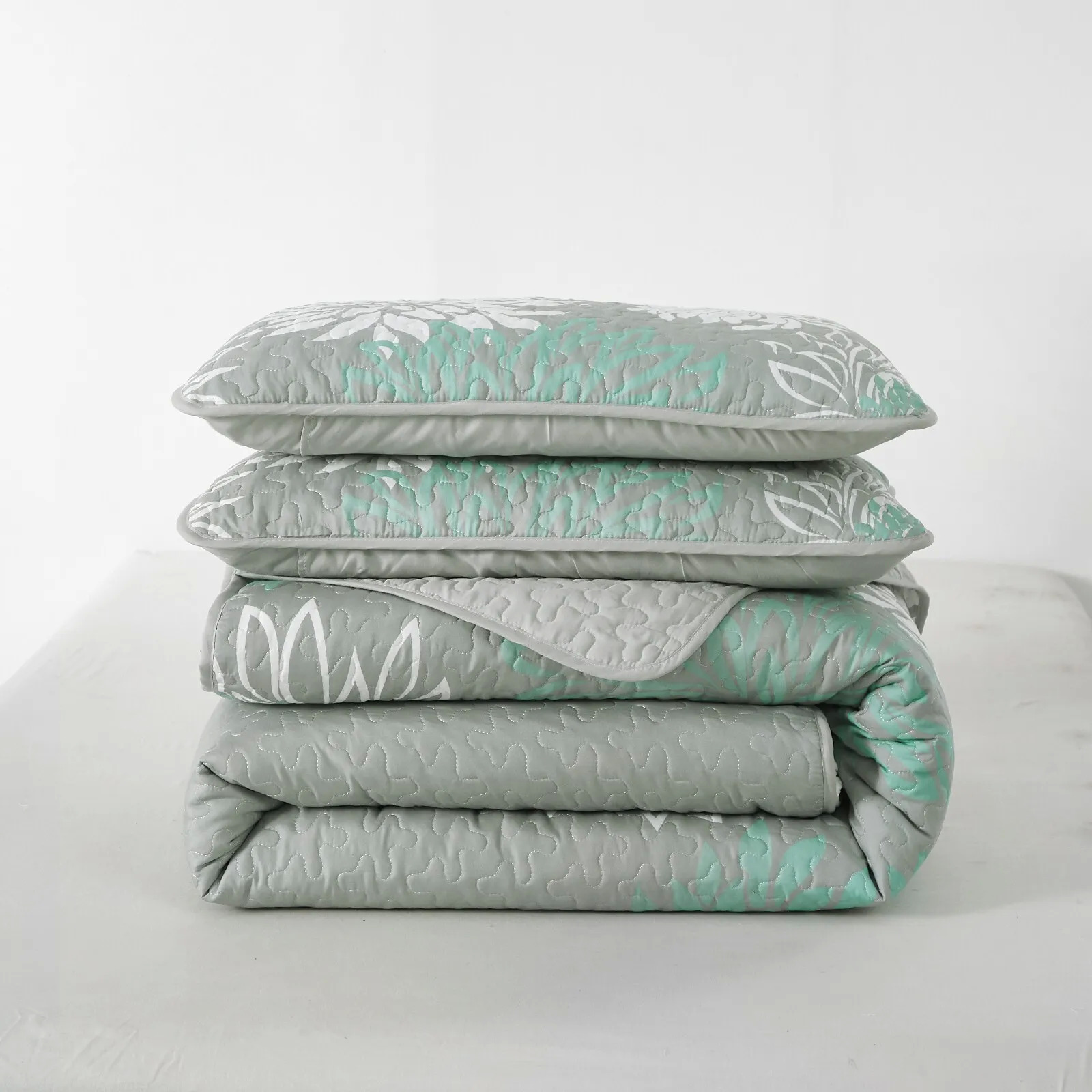 V745-MAC080164Q13U-190953-11 Elegant Quilted Bedspread and Pillowcases Set: Infuse Your Bedroom with Charm - Queen size - Image 12