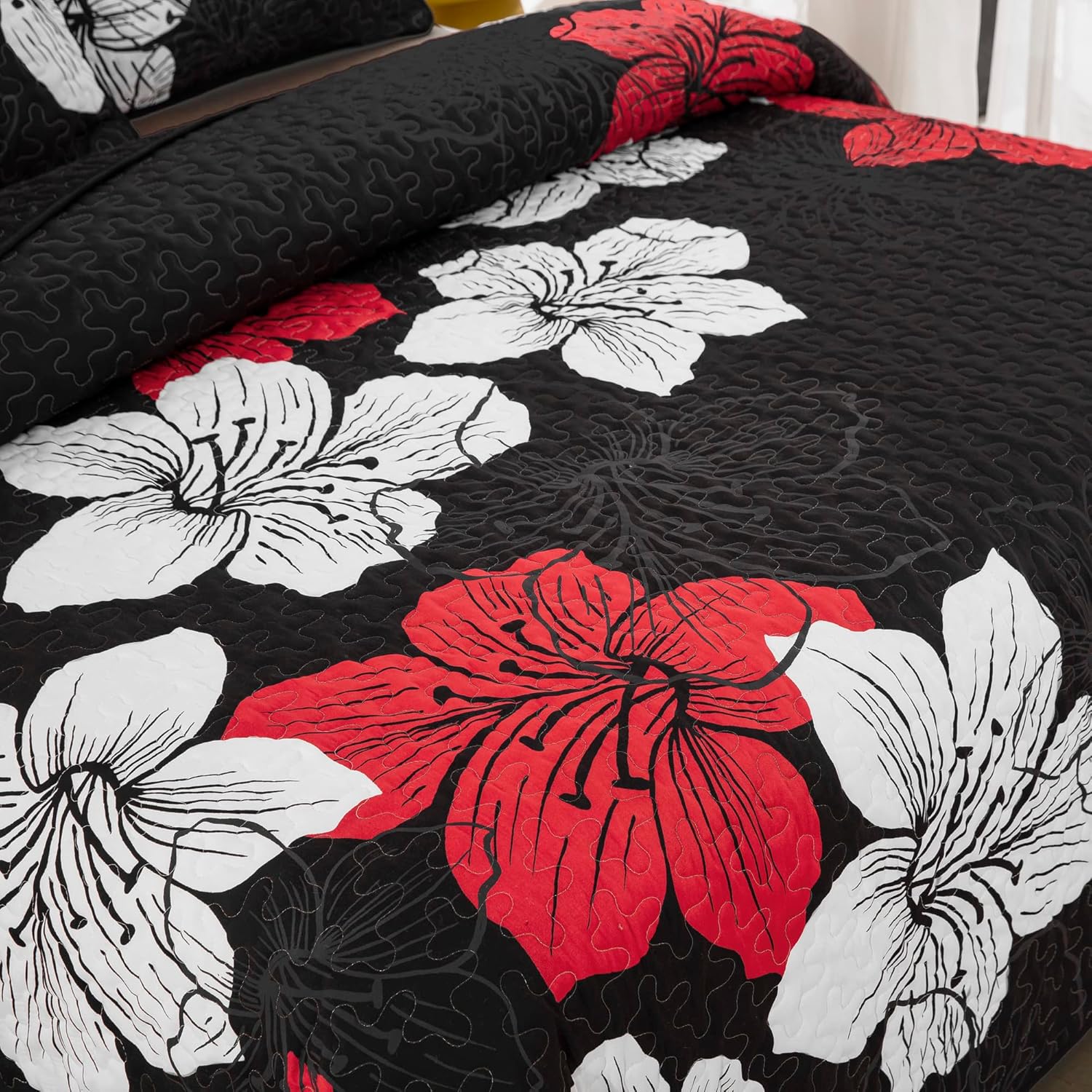 V745-MAC080182Q13U-190874-03 Glorious Quilted coverlet and pillowcovers set: Unmatched Beauty - Queen size - Image 4
