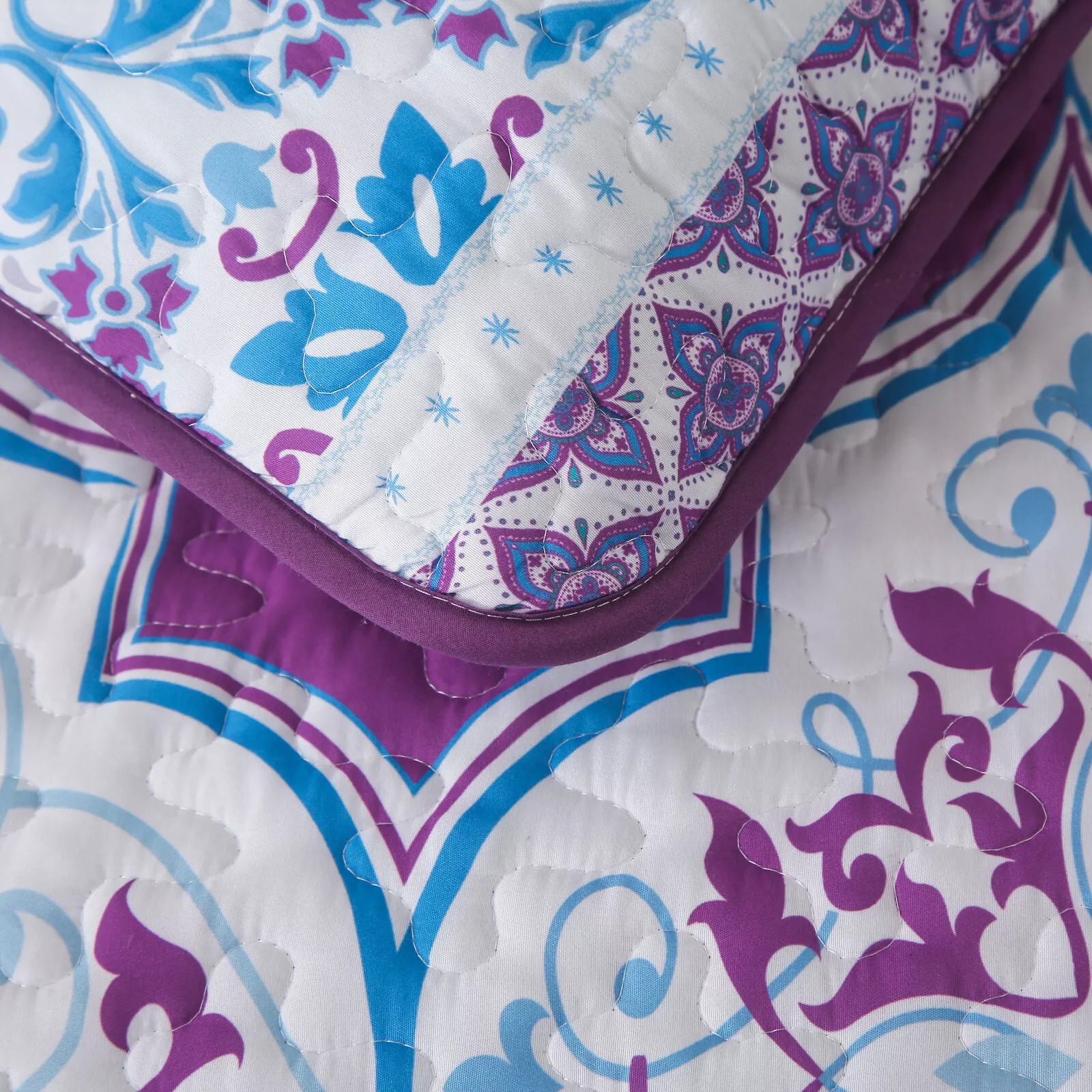 V745-MAC080249Q13U-190930-03 Handsome Quilted Bedspread and Pillowcases Set: Strong, Sturdy, and Stylish - Queen size - Image 4