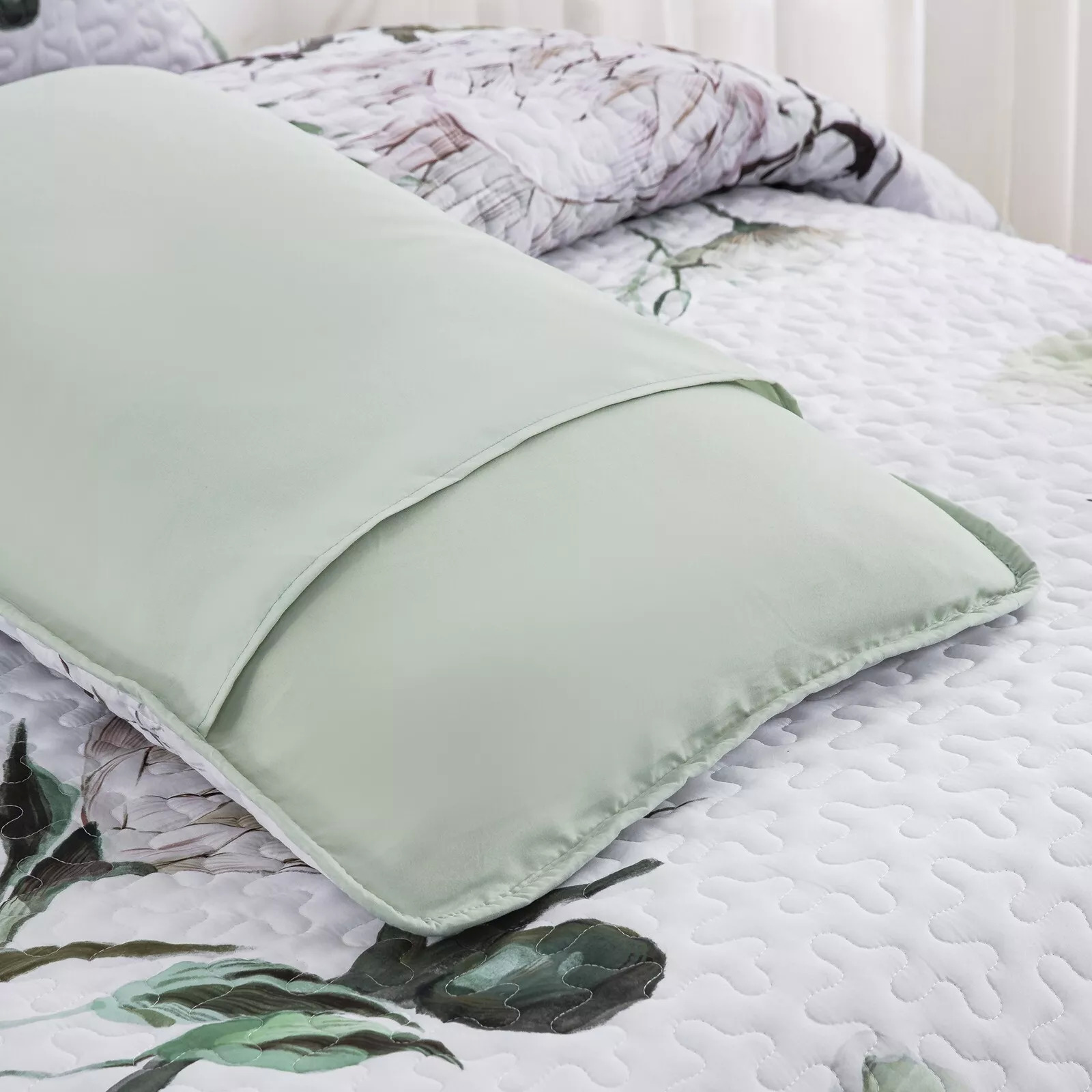 V745-MAC080300Q13U-190920-07 Deluxe Quilted Bedspread and Pillowcases Set: Infuse Your Bedroom with Style - Queen size - Image 8