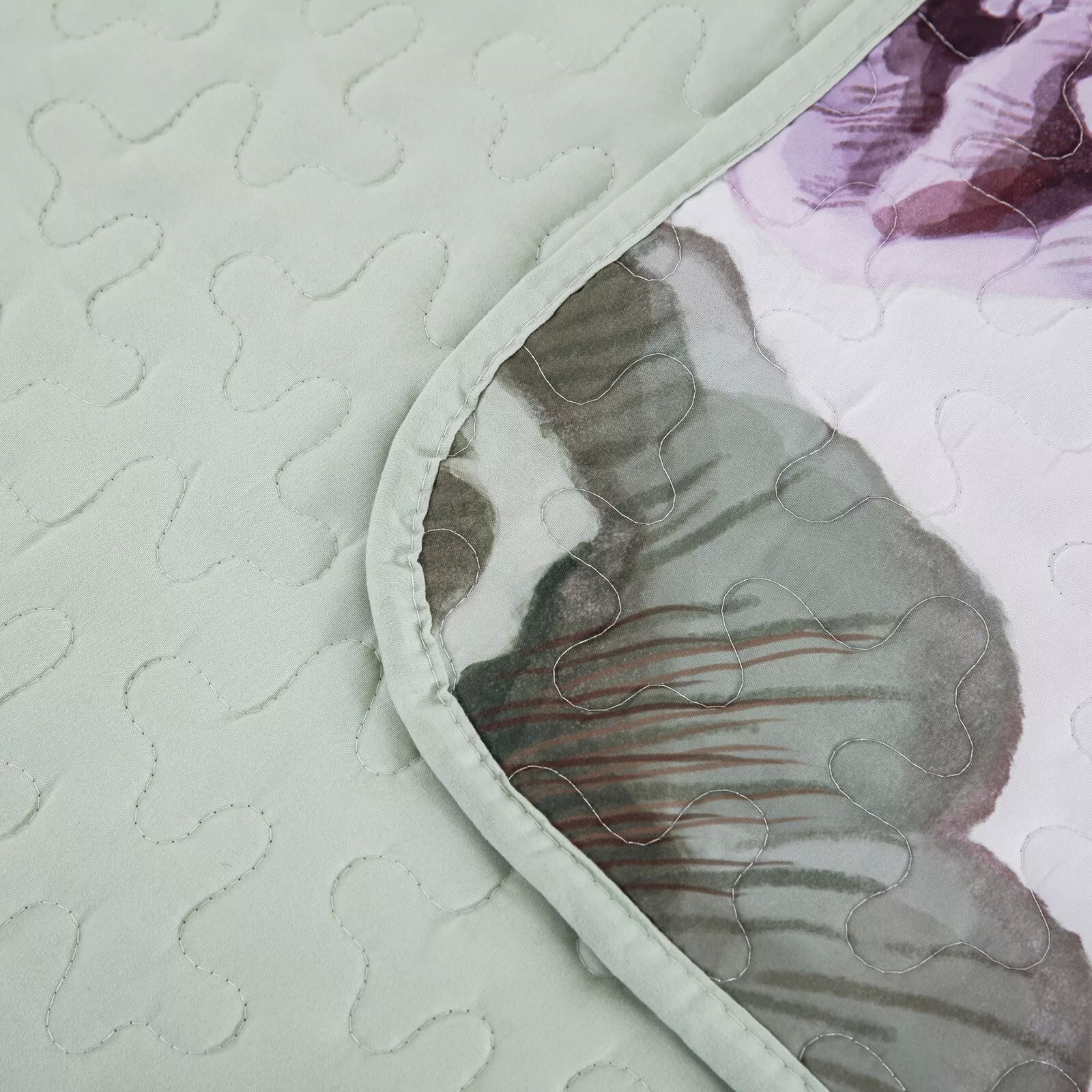 V745-MAC080300Q13U-190920-08 Deluxe Quilted Bedspread and Pillowcases Set: Infuse Your Bedroom with Style - Queen size - Image 9