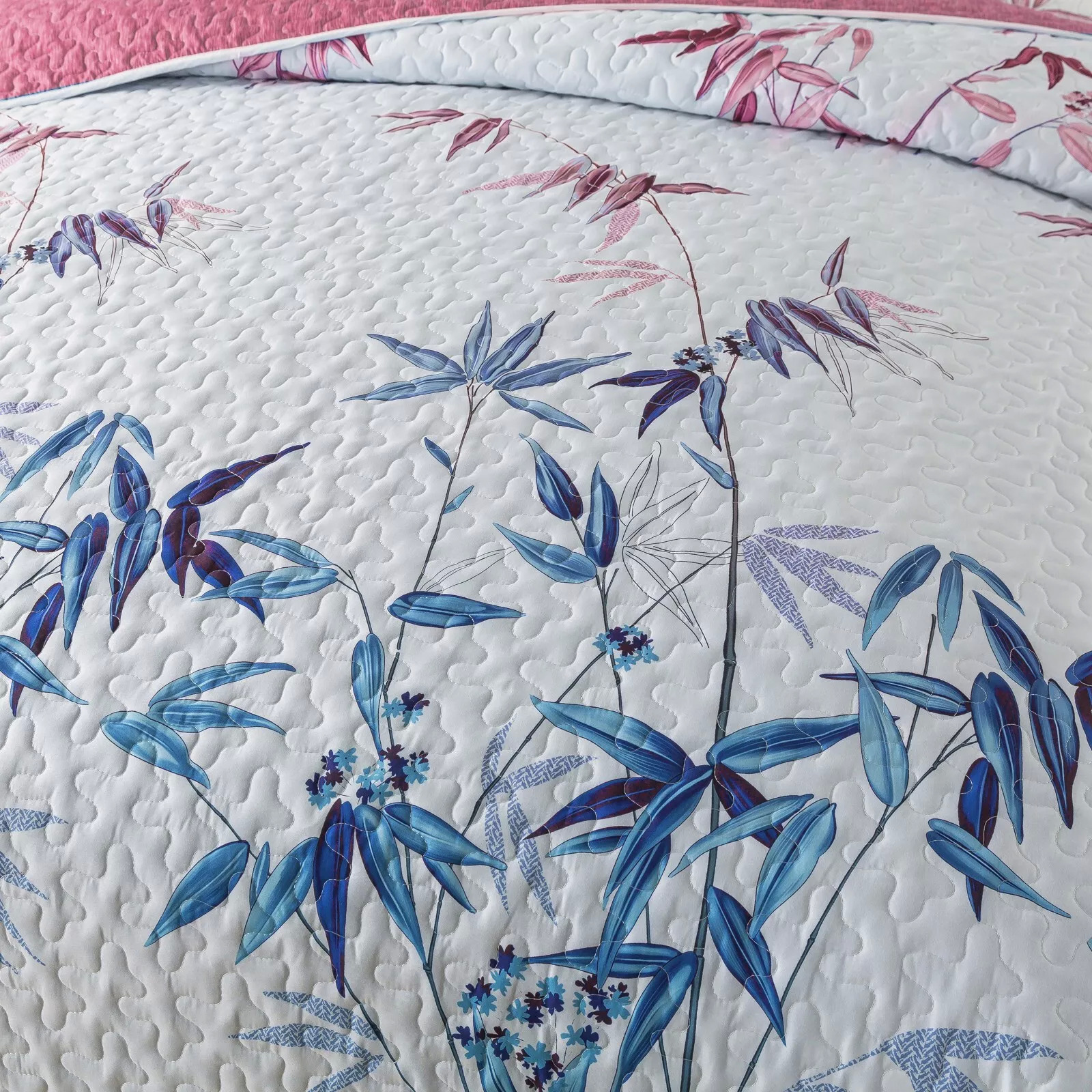 V745-MAC080408Q13U-190891-02 Floral Quilted bedspread and pillowcovers set: Embrace Nature Indoors - Queen size - Image 3