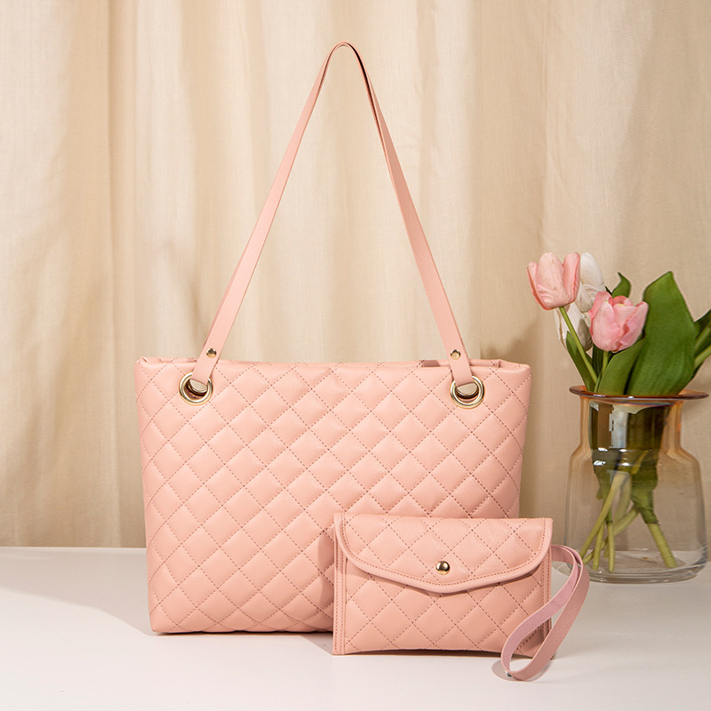 V888-ELOSUNG11025-206370-00 Elegant Quilted Tote Bag with Matching Clutch in Soft Pink - Image 1