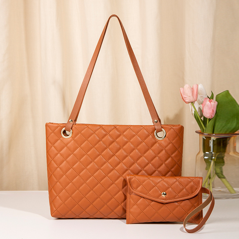 V888-ELOSUNG11026-206371-00 Elegant Quilted Tote Bag with Matching Clutch in Brown - Image 1