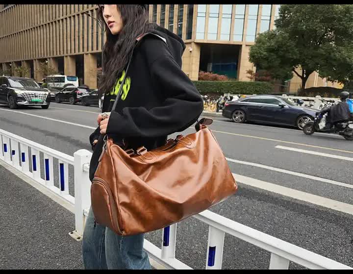 V888-ELOSUNG13126-210353-03 Brown Solid Color Unisex Large Capacity Fitness Bag - Leather Sports Bag, Crossbody Travel Bag, Gym and Luggage Handbag - Image 4