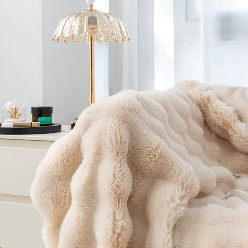V888-ELOSUNG18036-225824-01 Dark Brown 70*100cm Plush Toscana Throw Blanket - Soft Flannel Fleece for All Seasons, Perfect for Couch & Bed - Image 2