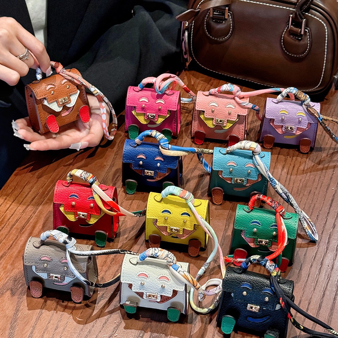 V888-ELOSUNG22114-202503181021-02 Brown Mini Bag Earphone Case - Stylish Keychain Pouch for Headphones - Image 3
