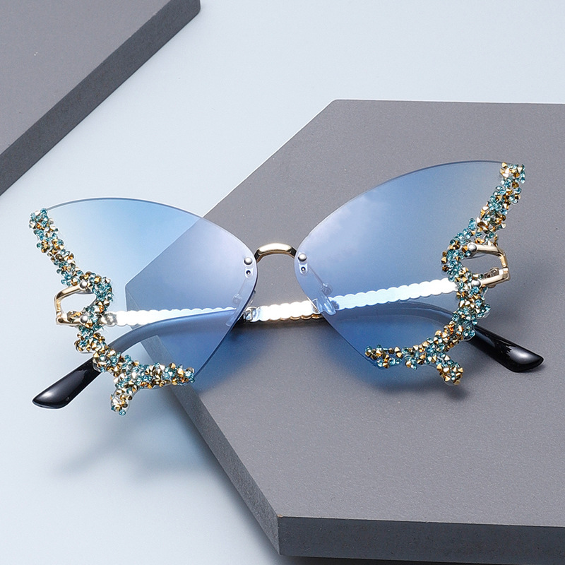 V888-ELOSUNG22684-202504011321-01 Blue 2 - PCS Fashion Street Style Sunglasses: Diamonte Butterfly Edition - Image 2