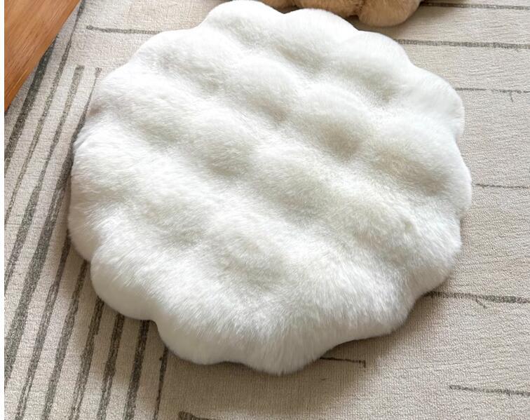 V888-ELOSUNG22812-202504031740-00 White Plush Round Cat Mat - Soft Faux Fur Sleeping Pad (40cm Diameter) - Image 1