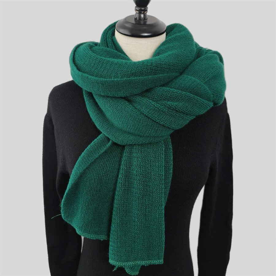 V888-ELOSUNG25440-202504281212-00 Green Imitation Cashmere Solid Scarf - Warm Winter Shawl for Men and Women - Image 1