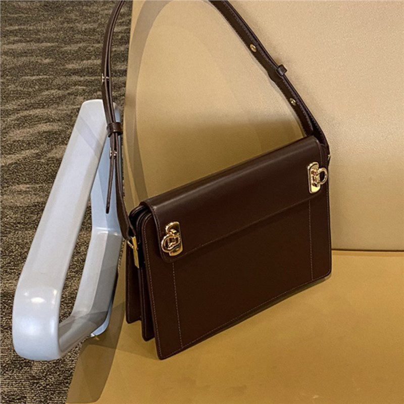 V888-ELOSUNG26251-202504211322-04 Brown Premium Leather Underarm Bag with Elegant Accordion Design - Image 5